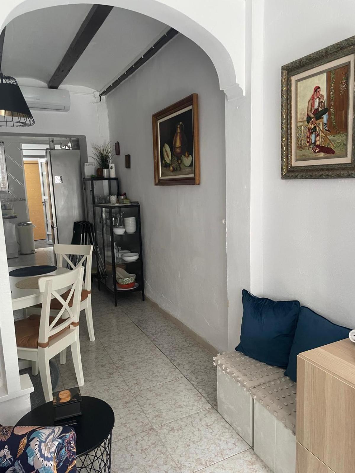 Holiday House - Casa De Sylvia กูลเญรา ภายนอก รูปภาพ